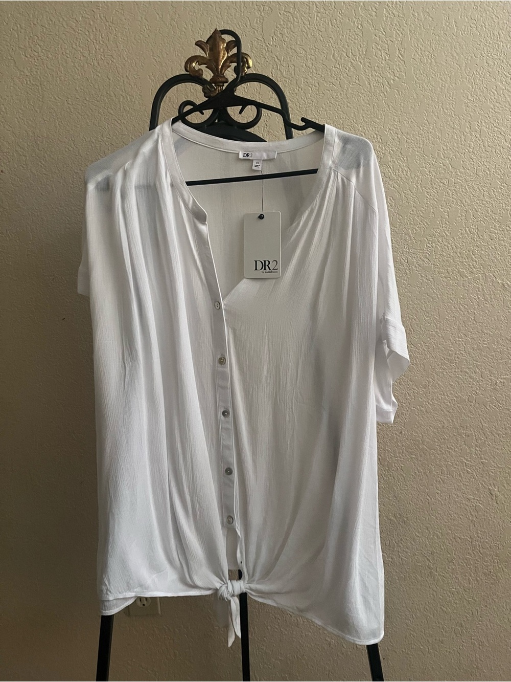 DR2 White Button-Front Tie Hem Short Sleeve Top